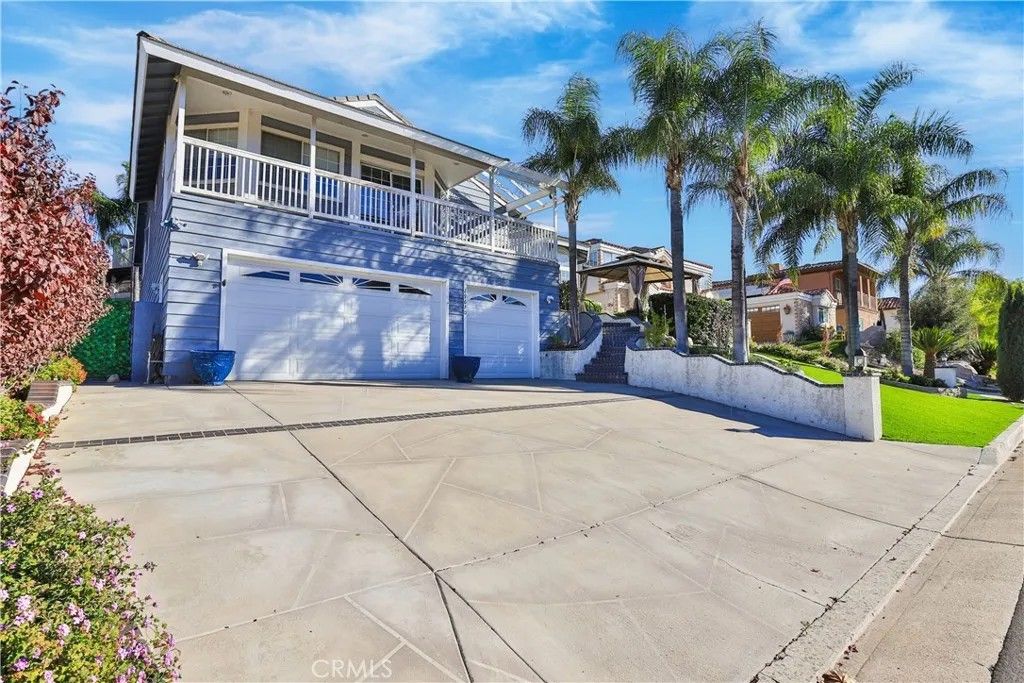 Photo of 29670 Longhorn Dr, Canyon Lake, CA 92587 (MLS # OC25271912)