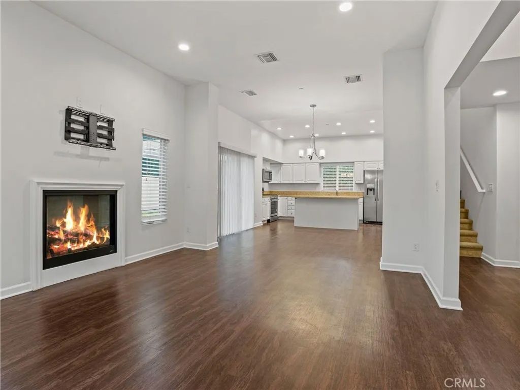 Photo of 15940 W Ward Court, Van Nuys, CA 91406 (MLS # OC26037462)