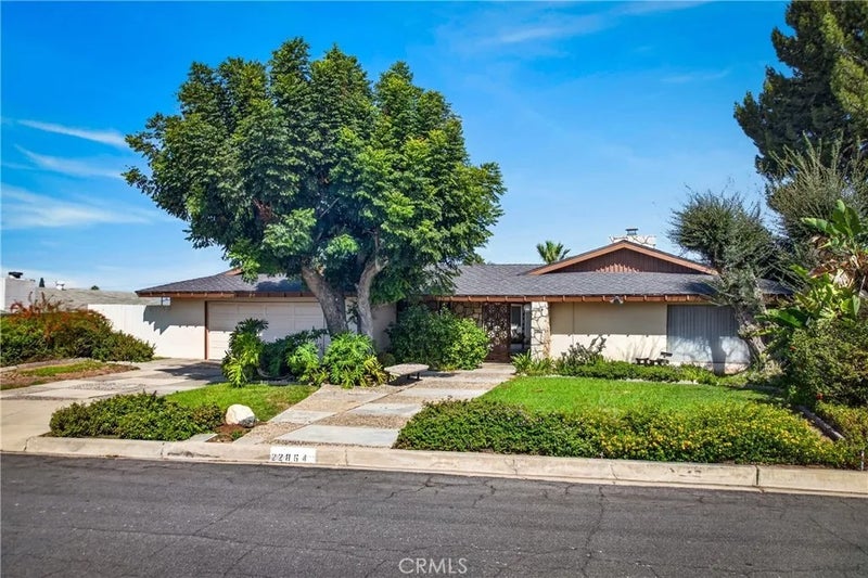 22864 Minona Drive