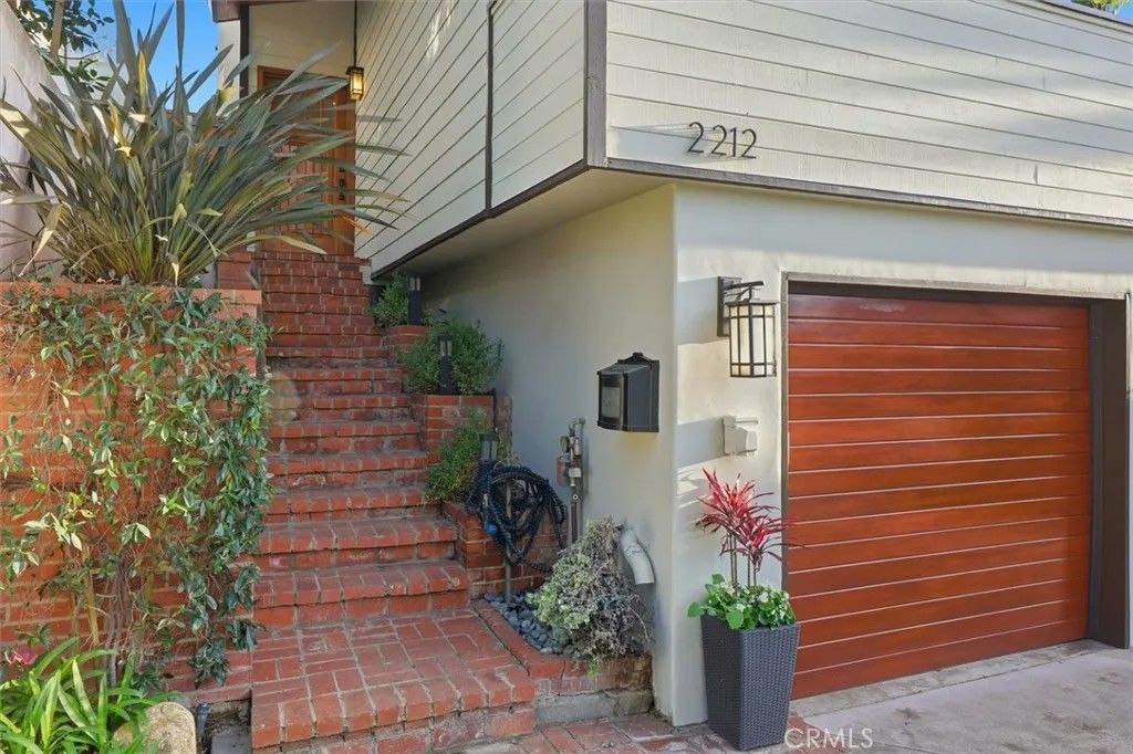 Photo of 2212 N Ardmore Avenue, Manhattan Beach, CA 90266 (MLS # PW26013592)