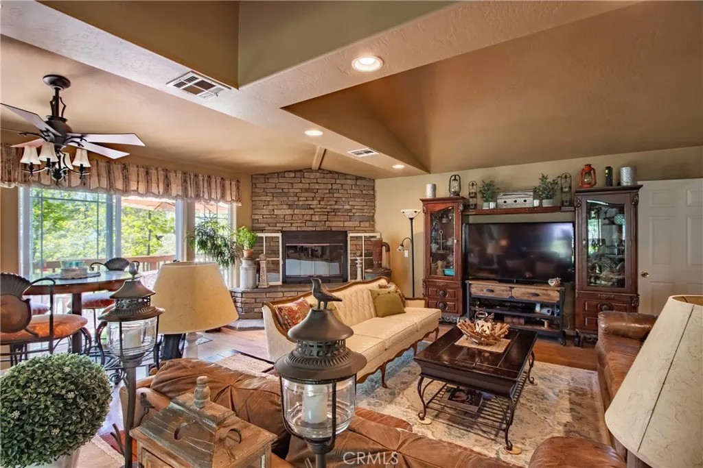 48208 Tanglewood Court