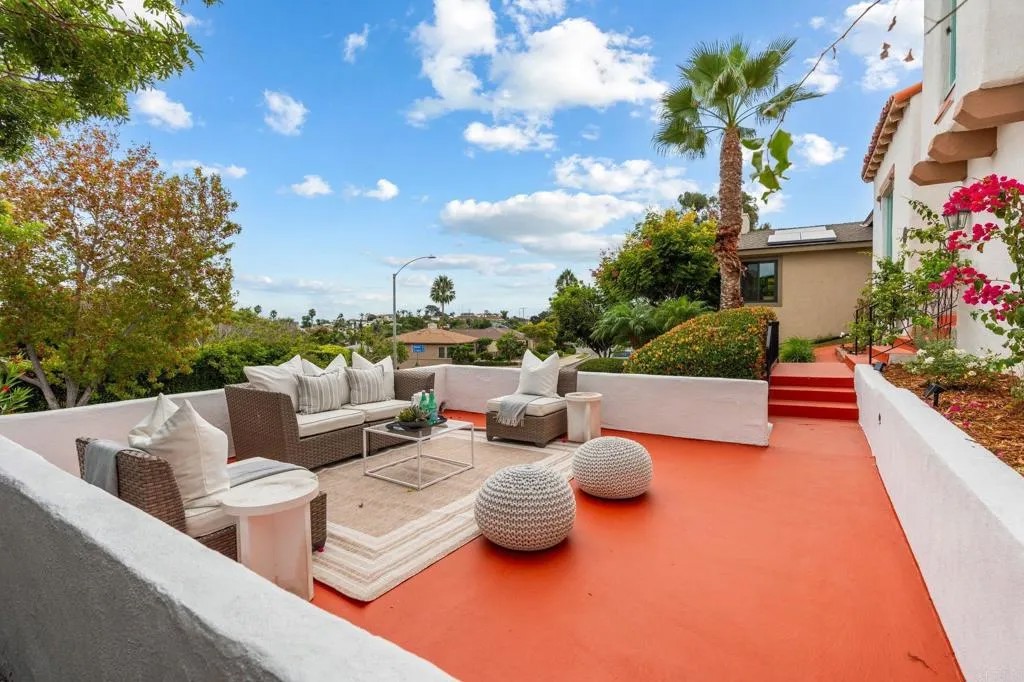 3761 La Cresta Drive