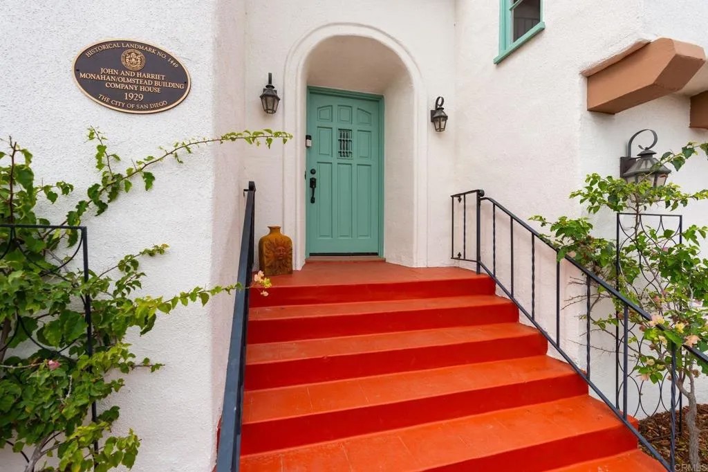 3761 La Cresta Drive