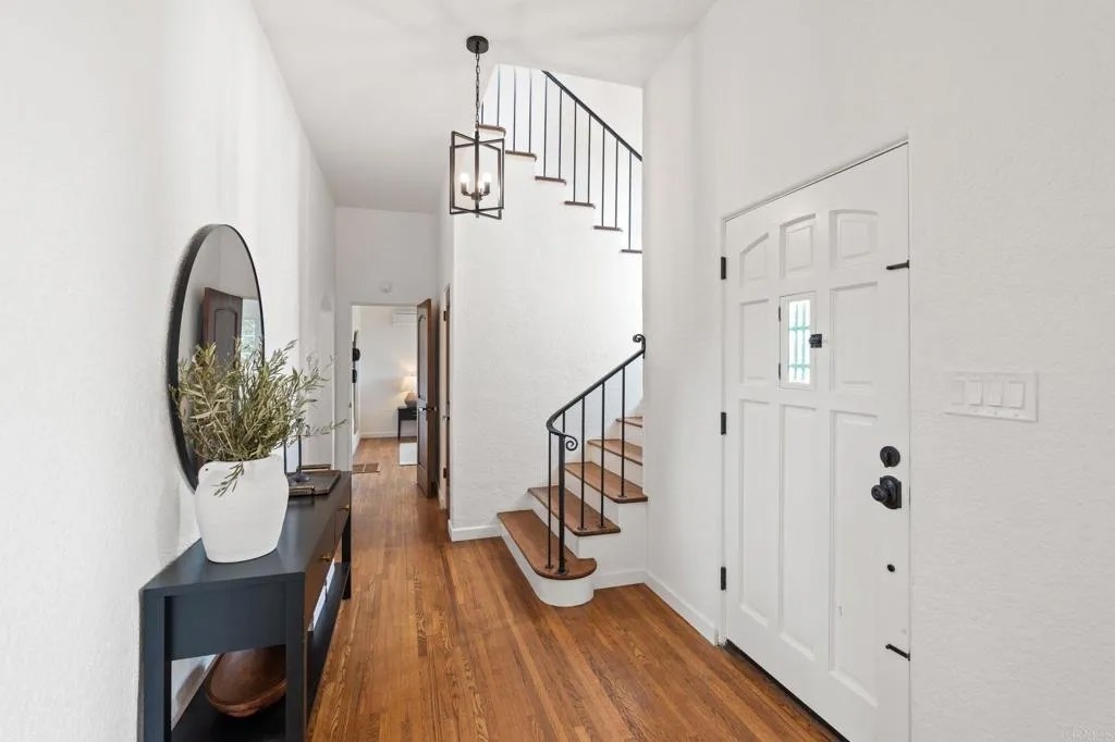 3761 La Cresta Drive