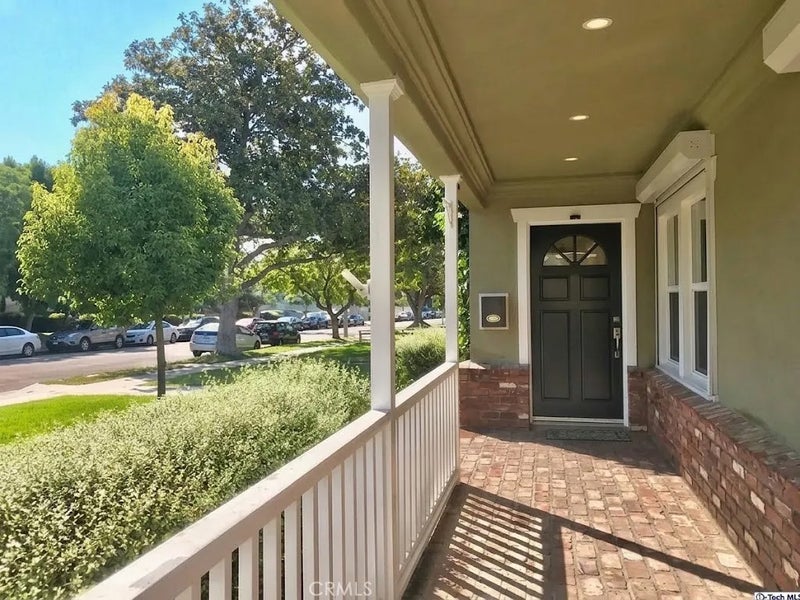 851 N Cordova