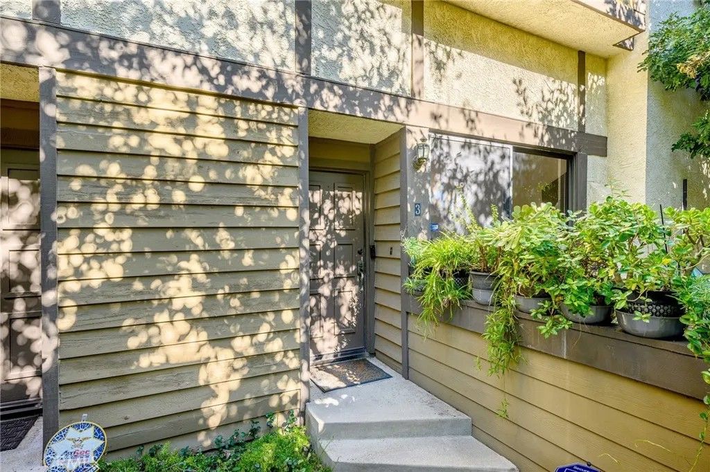 Photo of 21145 Lassen #3, Chatsworth, CA 91311 (MLS # BB26014178)