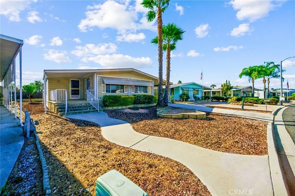 Photo of 38240 Calle Arrebol, Murrieta, CA 92563 (MLS # MC25224191)