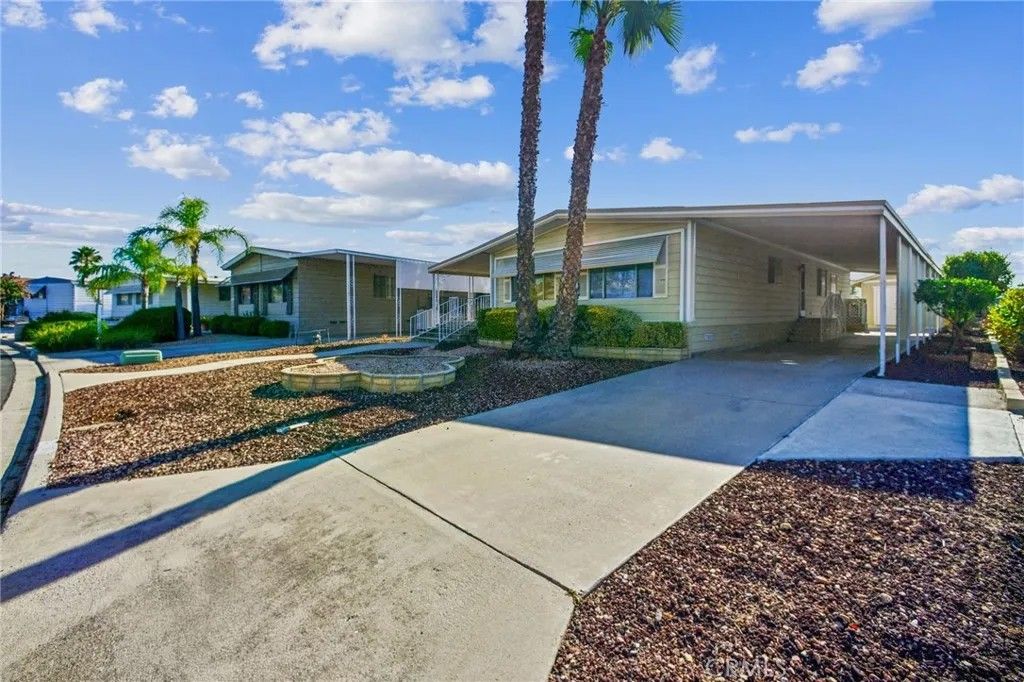 Photo of 38240 Calle Arrebol, Murrieta, CA 92563 (MLS # MC25224191)