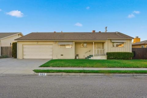 Photo of 862 Beech Avenue, Chula Vista, CA 91911 (MLS # PTP2508341)