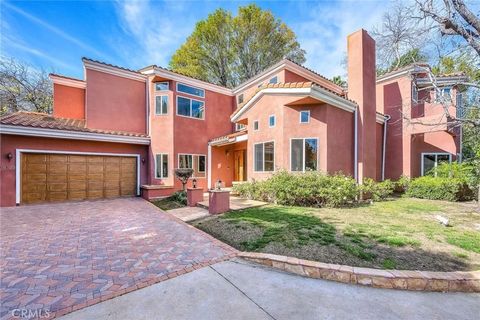 Photo of 16523 Esprit, Encino, CA 91436 (MLS # SR26008233)