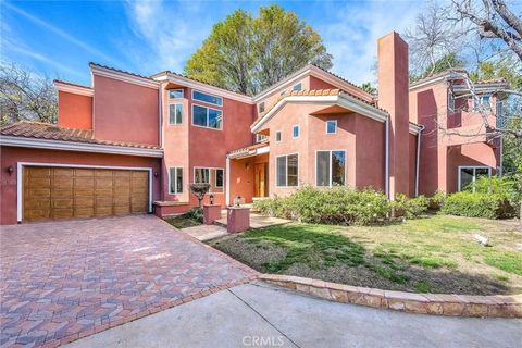 Photo of 16523 Esprit, Encino, CA 91436 (MLS # SR26008233)