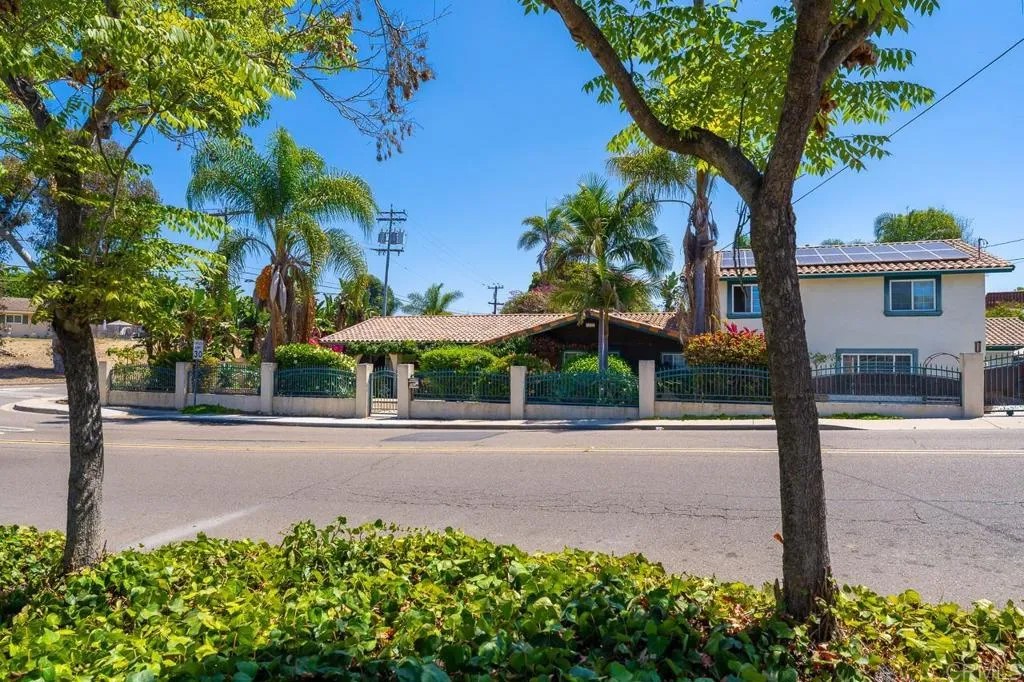 487 Hilltop Dr