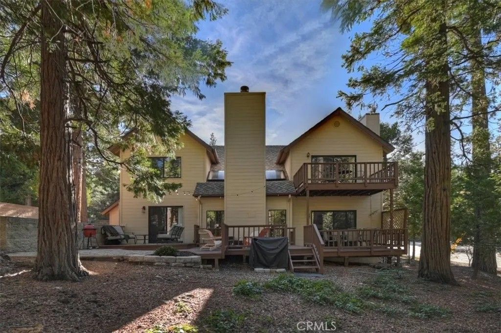Photo of 27162 Peninsula Drive, Lake Arrowhead, CA 92352 (MLS # IG25267078)