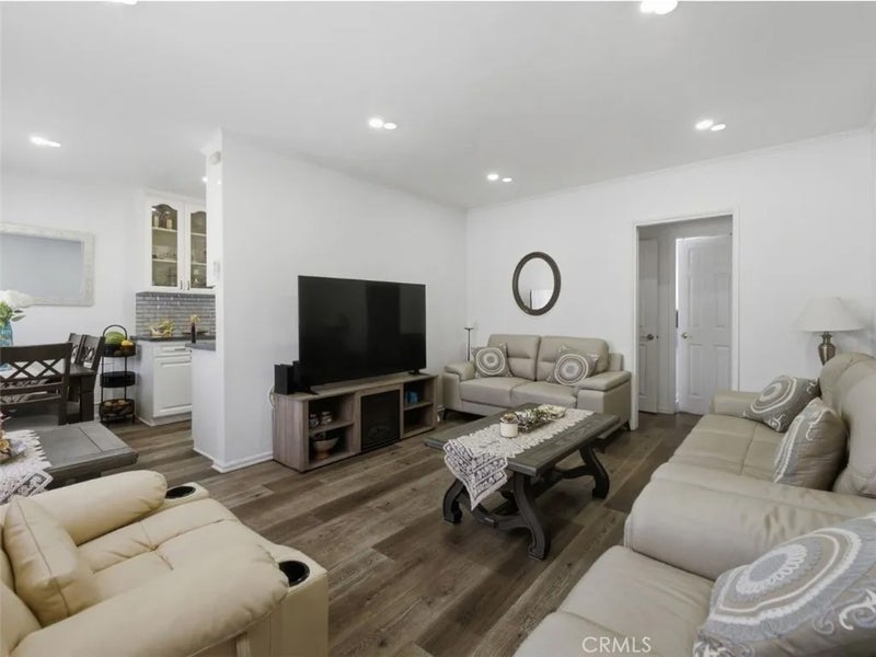 308 E Maple APT 5