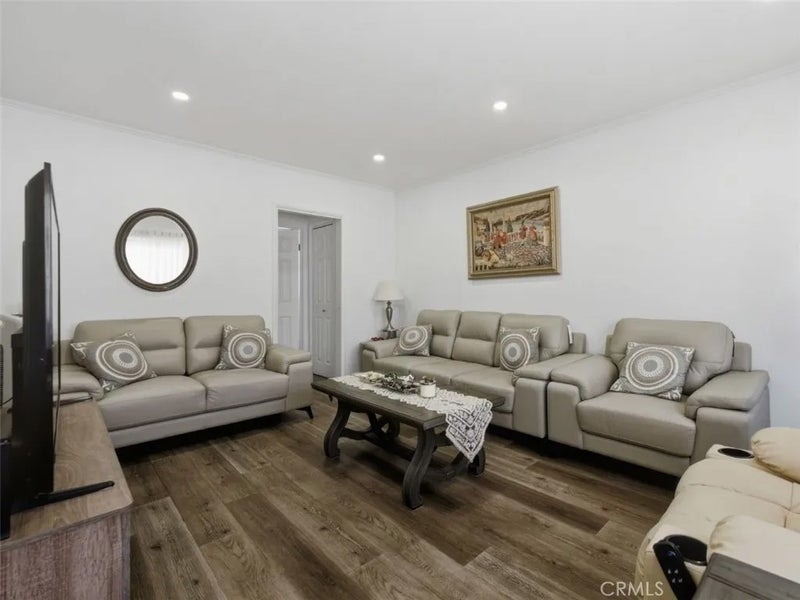308 E Maple APT 5