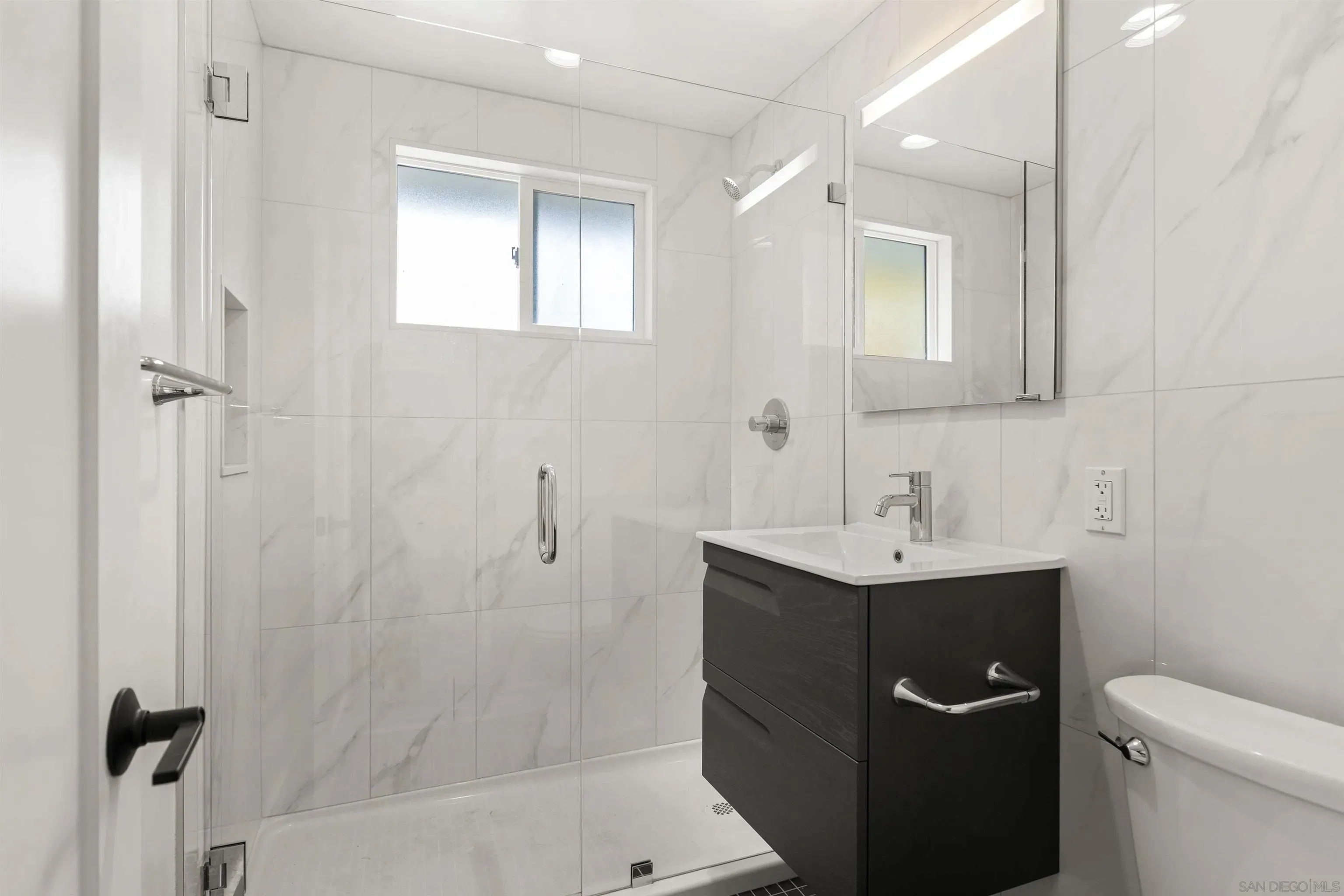 San Diego, California 92109, United States, 5 Bedrooms Bedrooms, ,3 BathroomsBathrooms,Residential,Active,249305