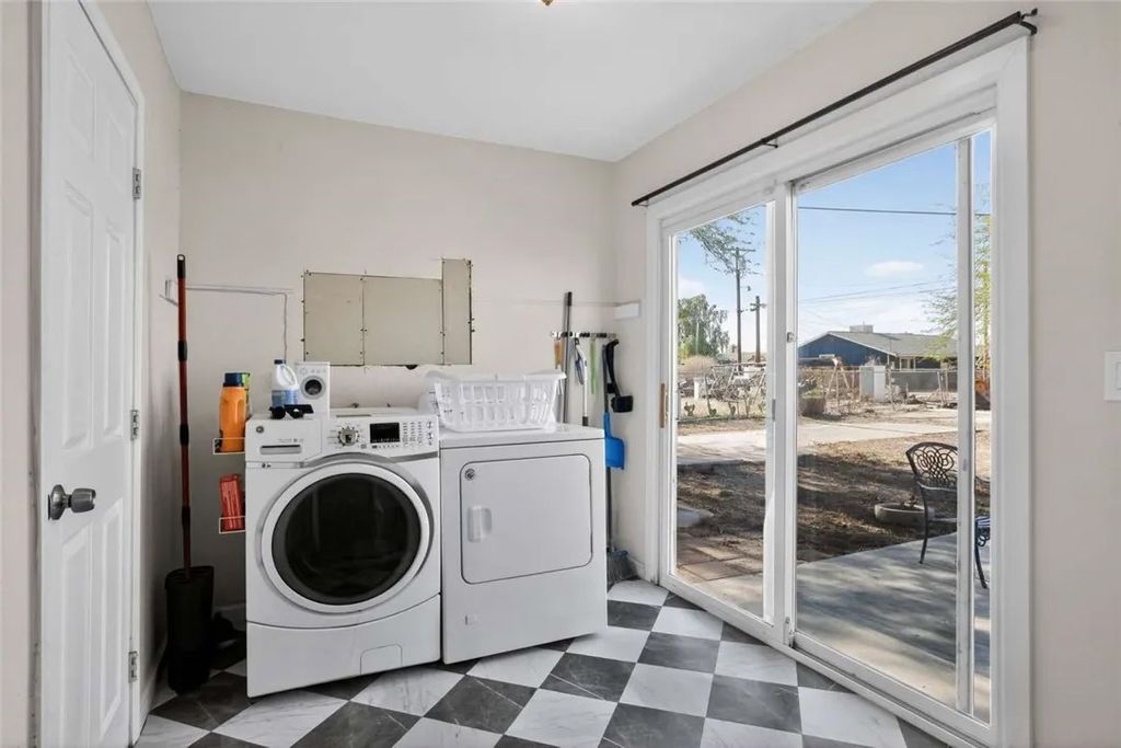 Photo of 186 E Bonita Street, Calipatria, CA 92233 (MLS # FR26091563)