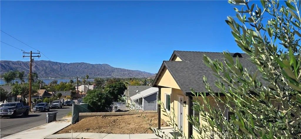 Photo of 237 E Prospect Street, Lake Elsinore, CA 92530 (MLS # TR25266132)