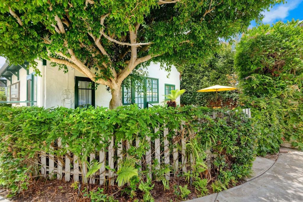 Photo of 7979 Prospect Pl, La Jolla, CA 92037 (MLS # 260015245)