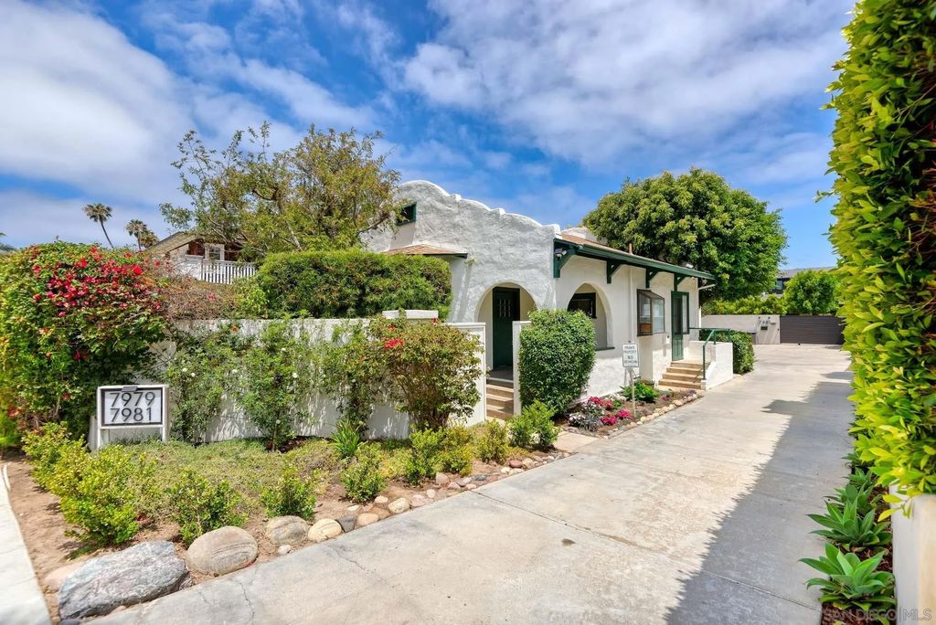 Photo of 7979 Prospect Pl, La Jolla, CA 92037 (MLS # 260015245)