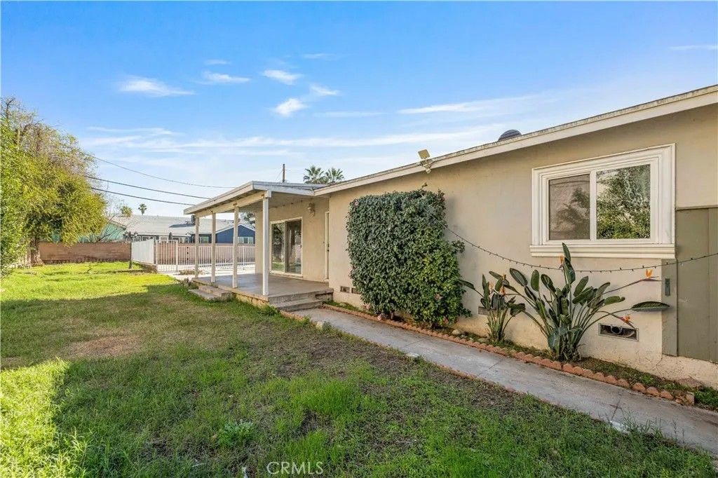 Photo of 8544 Noble Avenue, North Hills, CA 91343 (MLS # SR25274997)