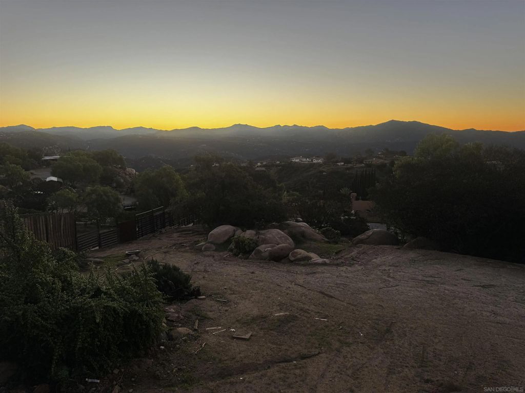 Photo of 497 Mountain View Rd, El Cajon, CA 92021 (MLS # 250045444)