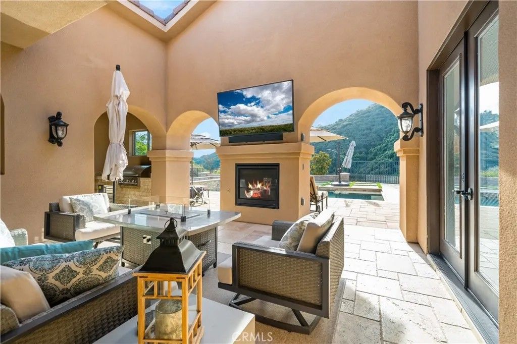 Photo of 43831 Mountain Run Circle, Temecula, CA 92590 (MLS # SW26003765)