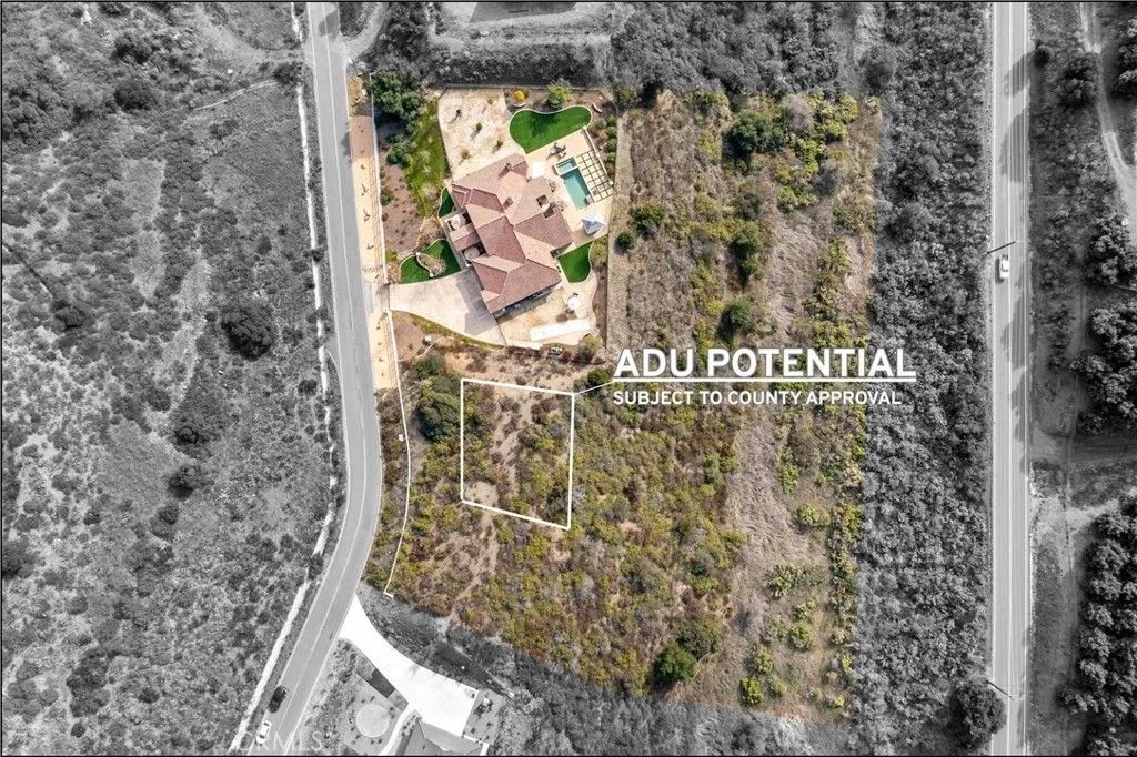 Photo of 43831 Mountain Run Circle, Temecula, CA 92590 (MLS # SW26003765)