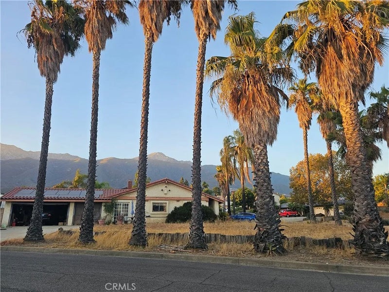 5846 Hillside