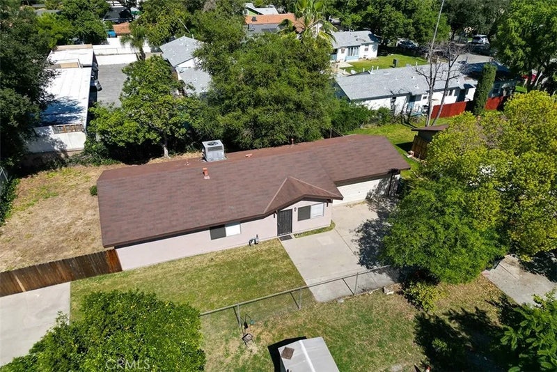 1909 N Summit