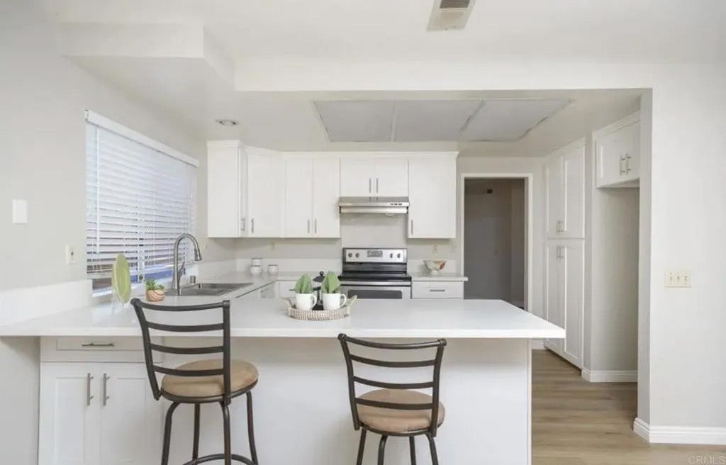 8770 Rideabout Lane