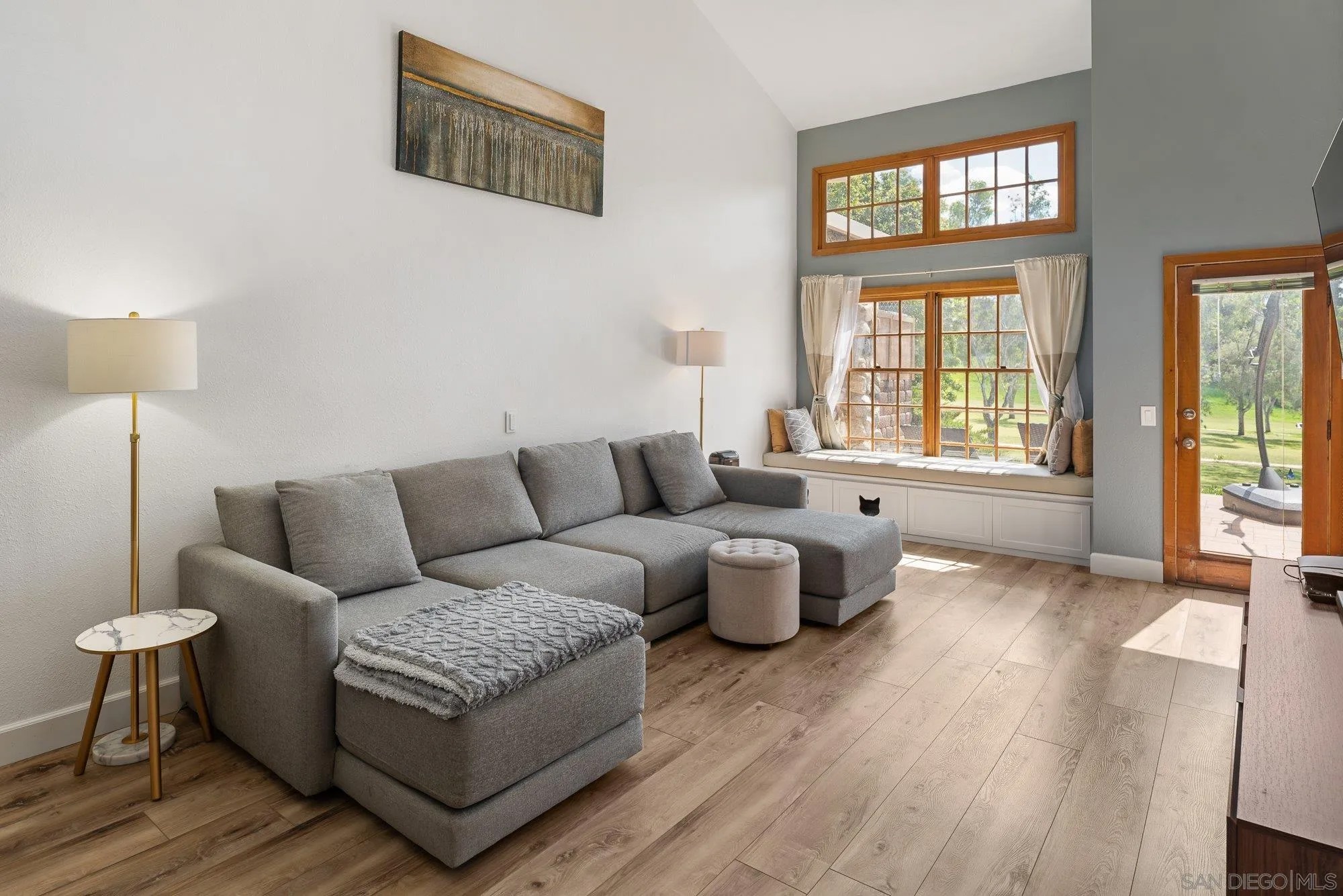 8647 Circle R Valley Ln