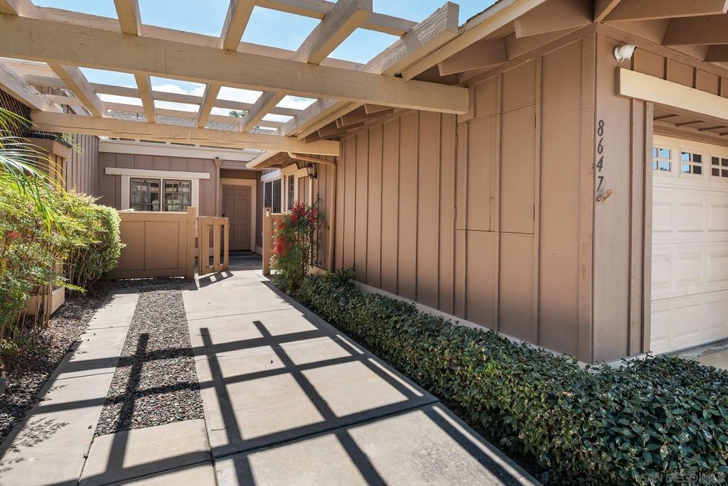 Photo of 8647 Circle R Valley Ln, Escondido, CA 92026 (MLS # 260006010)