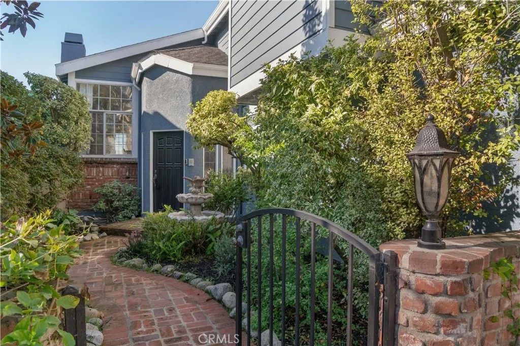 Photo of 2201 Agnes Rd, Manhattan Beach, CA 90266 (MLS # SB25276120)