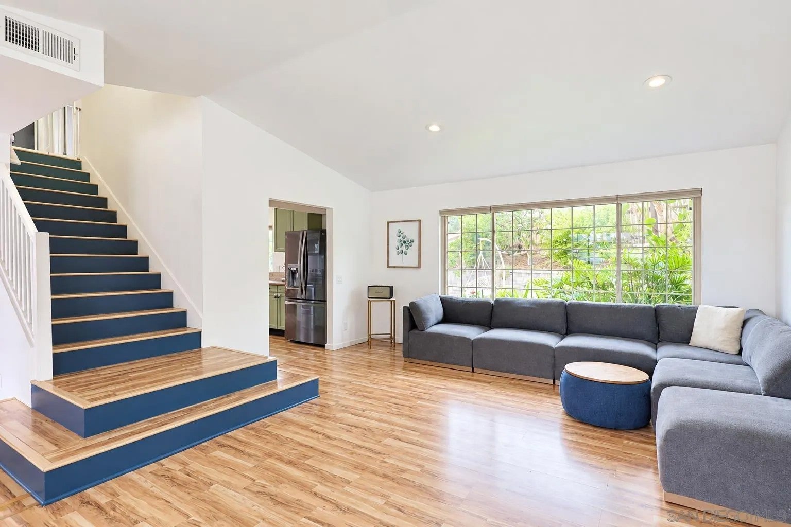 6590 High Knoll