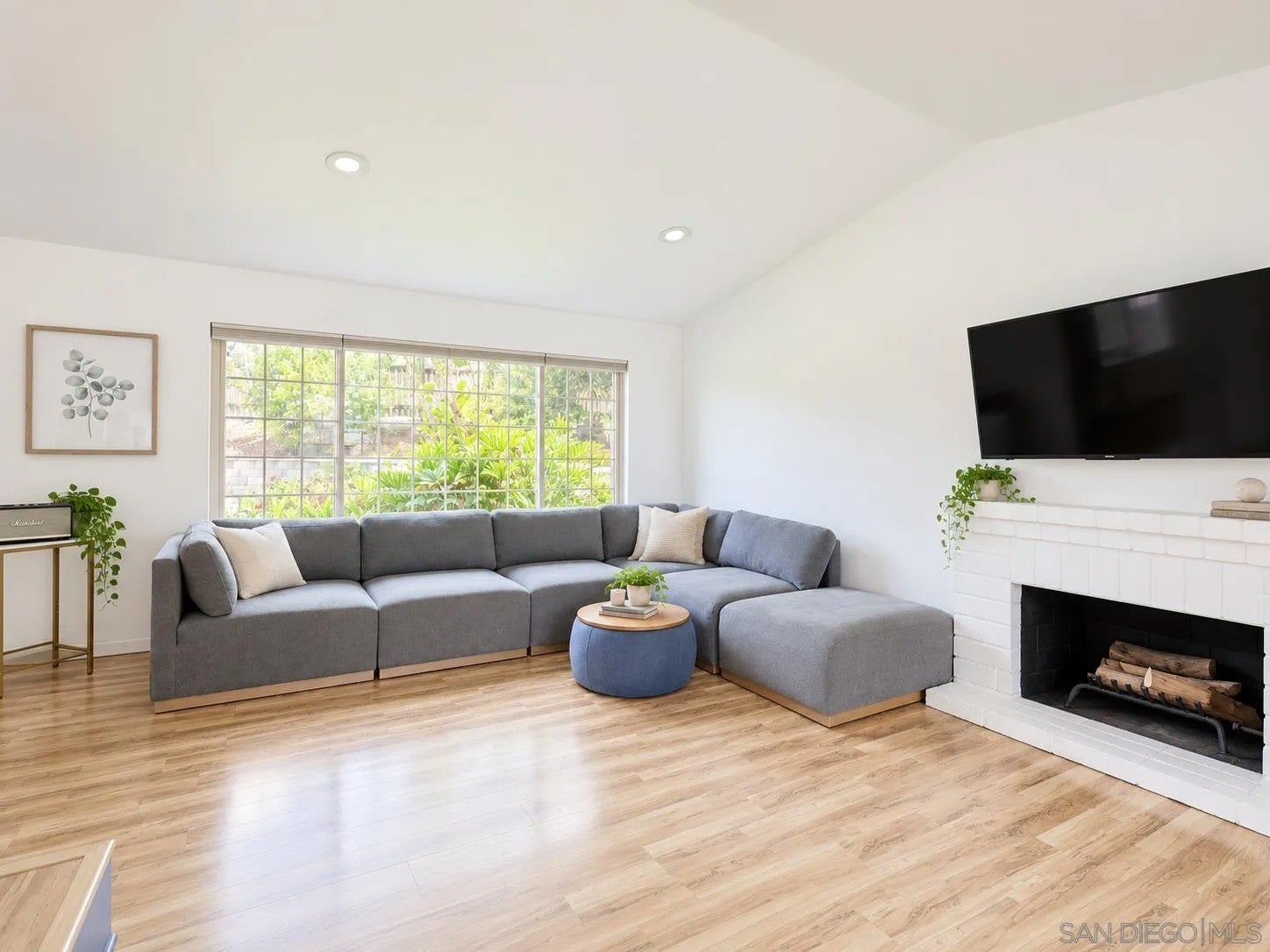 6590 High Knoll