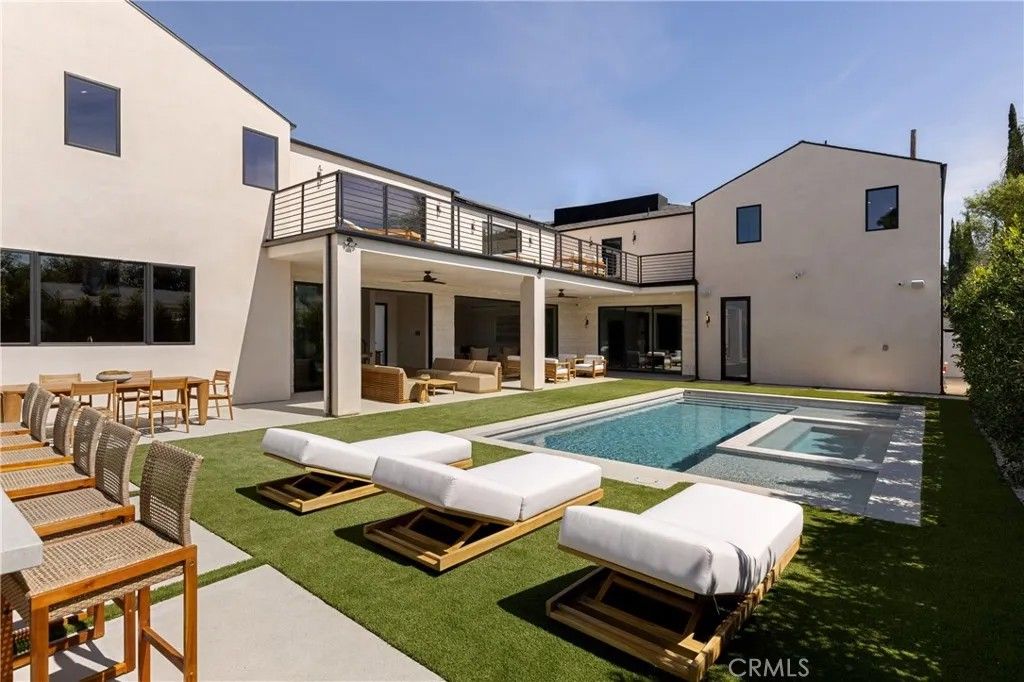 Photo of 15202 Hesby Street, Sherman Oaks, CA 91403 (MLS # SR26068238)