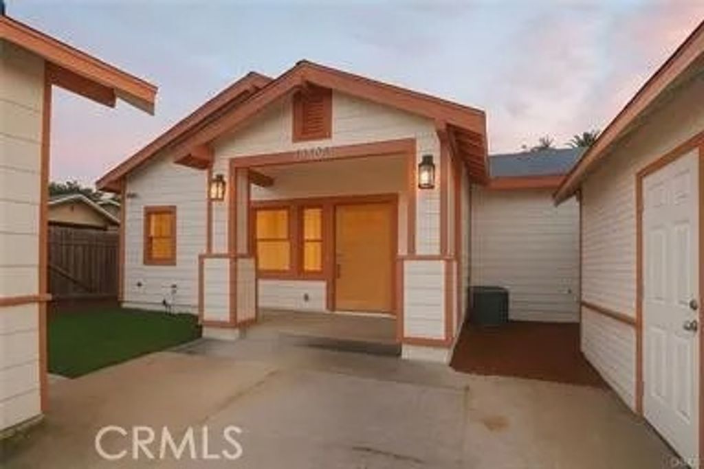 Photo of 1350 E 8th St, Long Beach, CA 90813 (MLS # OC26095690)