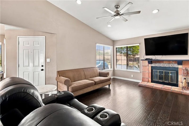 4825 Avenida Vista Verde