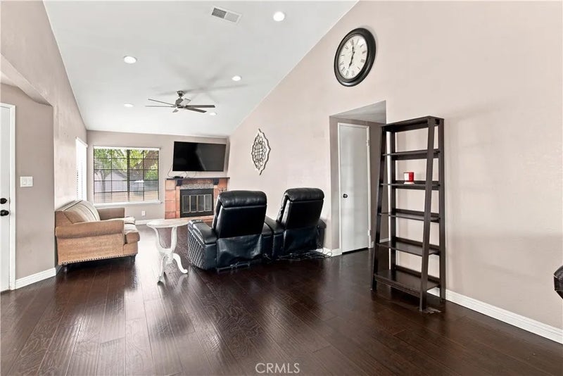 4825 Avenida Vista Verde