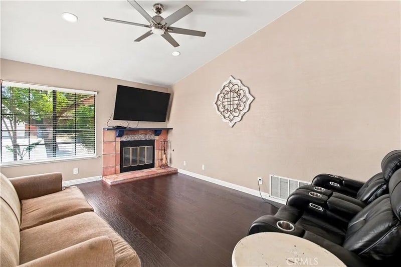 4825 Avenida Vista Verde