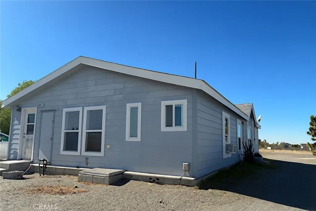 Photo of 13130 Evergreen Rd, Pinon Hills, CA 92372 (MLS # HD25267534)