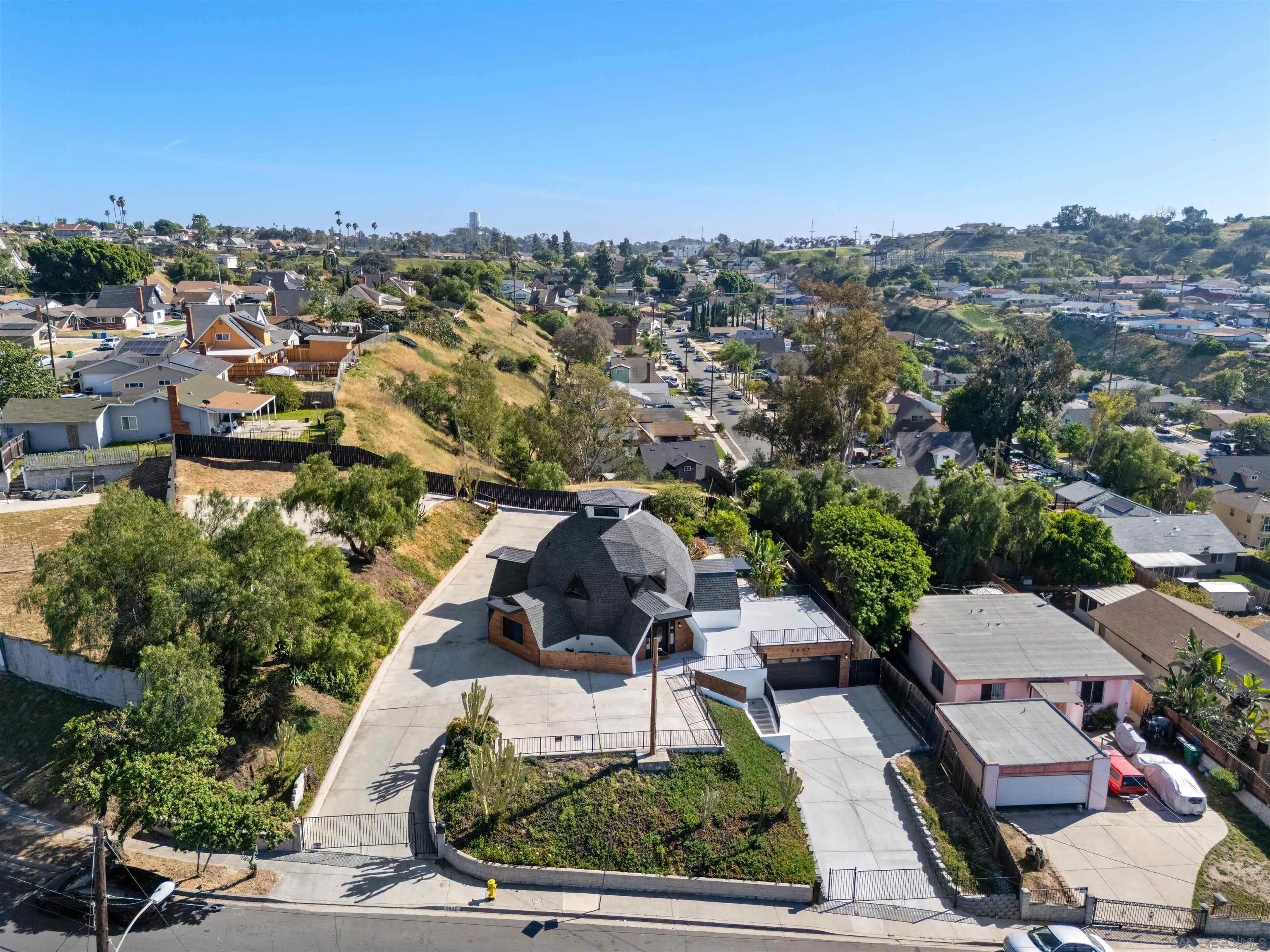 6937 Madrone