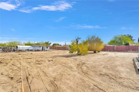 Tiny photo for 11121 Oakwood Ave, Hesperia, CA 92345 (MLS # HD25270475)