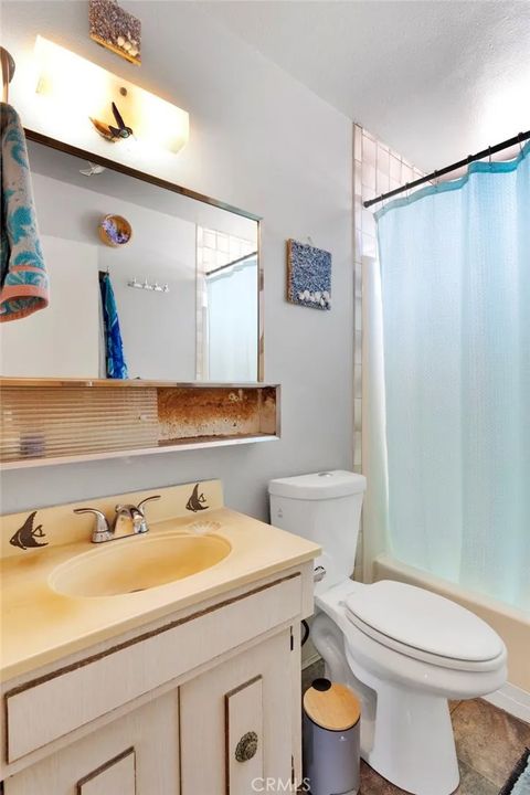 Tiny photo for 11121 Oakwood Ave, Hesperia, CA 92345 (MLS # HD25270475)