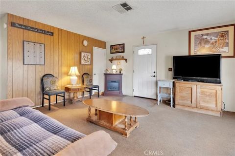 Tiny photo for 11121 Oakwood Ave, Hesperia, CA 92345 (MLS # HD25270475)