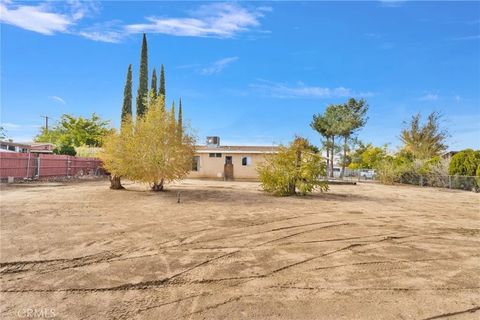 Tiny photo for 11121 Oakwood Ave, Hesperia, CA 92345 (MLS # HD25270475)