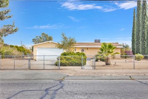Photo of 11121 Oakwood Ave, Hesperia, CA 92345 (MLS # HD25270475)