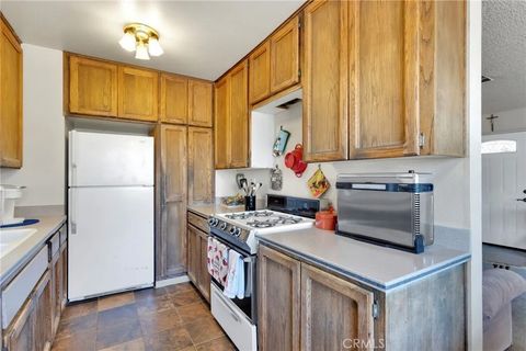 Tiny photo for 11121 Oakwood Ave, Hesperia, CA 92345 (MLS # HD25270475)