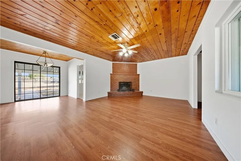 9344 E Avenue T8